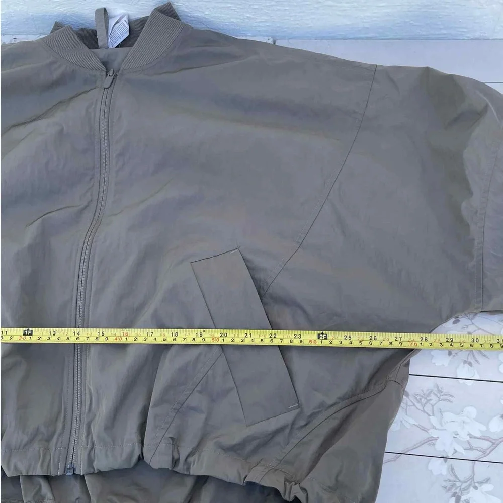 lululemon athletica Women's Gray Windbreaker